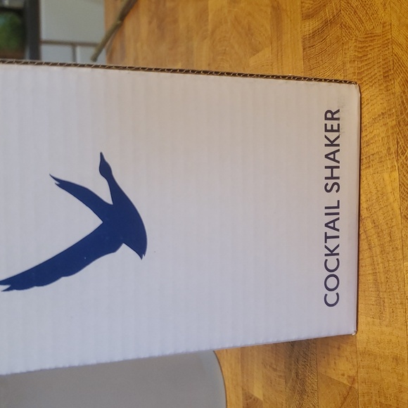 Grey Goose White Frosted Cocktail Shaker NEW IN BOX - Picture 2 of 8